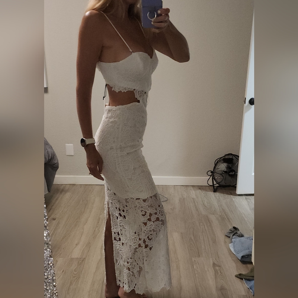 Amable By Mable White Lace Midi - Picture 15 of 16